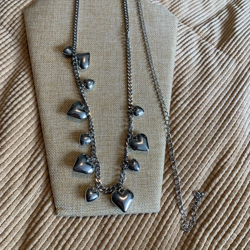 Juicy heart belly chain. Silver tone. Great condition.
